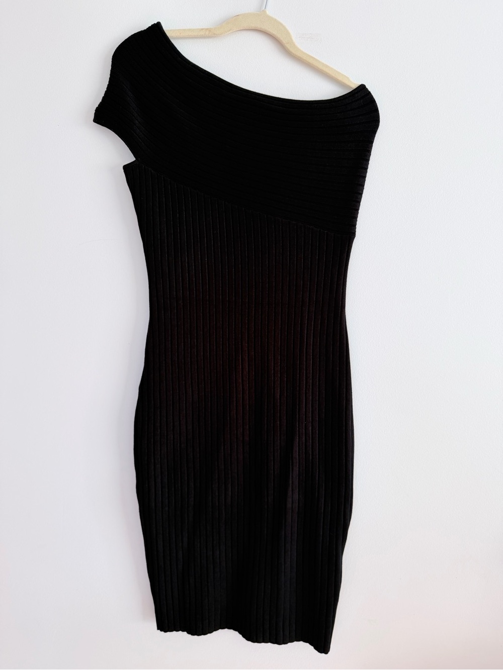 Express Black One-Shoulder Ribbed Midi Dress - Picture 2 of 7